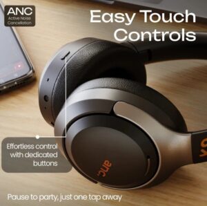ANC मोड एक्टिव करते हुए शोर कम करने वाला हेडफोन
